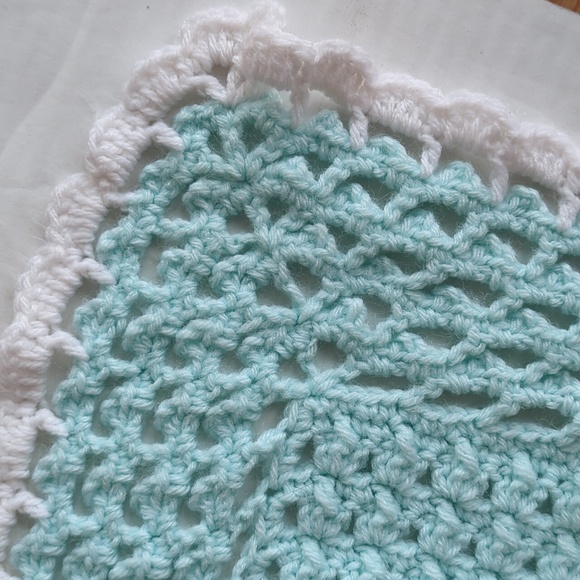 NEW Handmade Crocheted Mint Green Baby Blanket Green White - Picture 6 of 10
